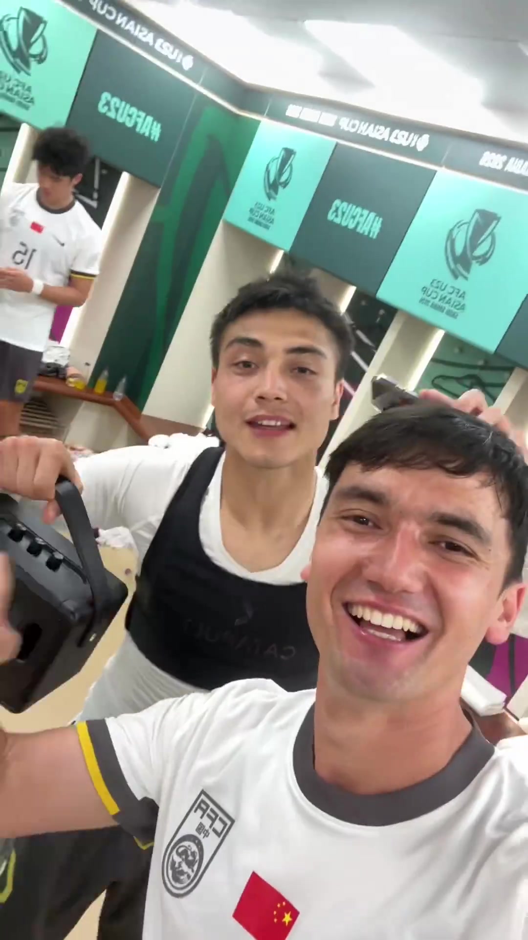 开云体育app-疯狂庆祝!木塔力甫晒更衣室视频并配文:计划有变 冲击决赛