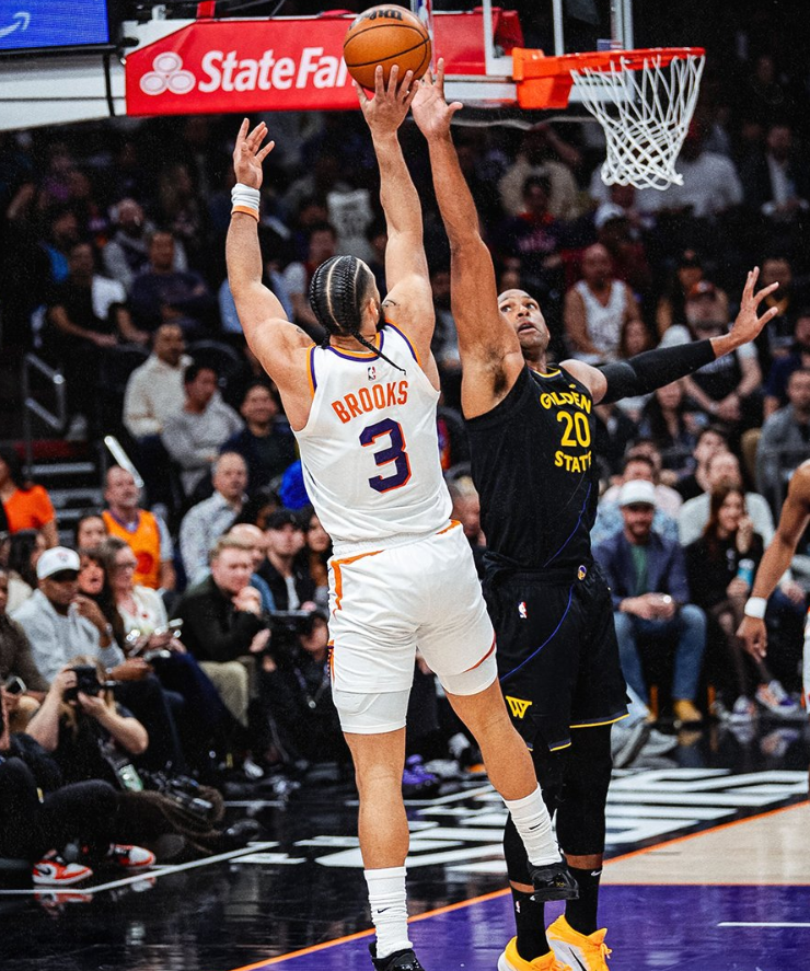 开云登录入口地址-库里缺席逆转太阳14分！勇士5人上双命中20三分 狄龙24+6丢关键球