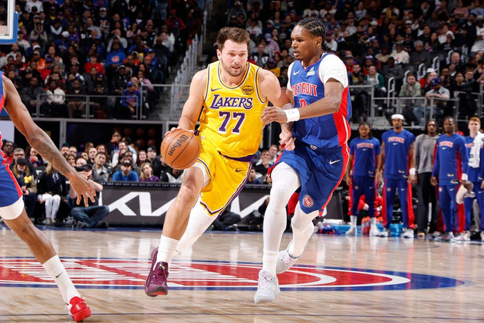 开云体育app-湖人连胜遭终结!东契奇29投32分连遭里程悲:丢绝平三分沮丧离场|活塞|洛杉矶湖人队|卢卡-东契奇|NBA常规赛|底特律活塞队_新浪体育_新浪新闻